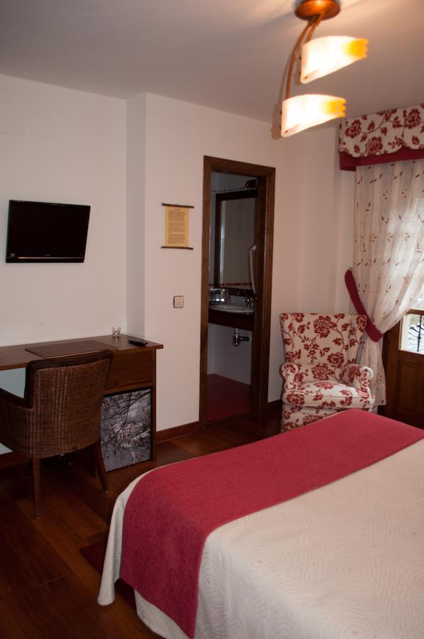 Hotel El Mirador De Fuentes Del Narcea Moncó Habitación foto